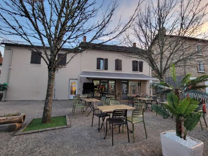 Vente Restaurant en plein centre d'une commune d'environ 900 habitants, à Bourg-Lastic (63760)