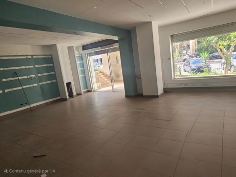Vente Espace commercial ou bureautique de 650 pi2 à Ennasr II en Tunisie