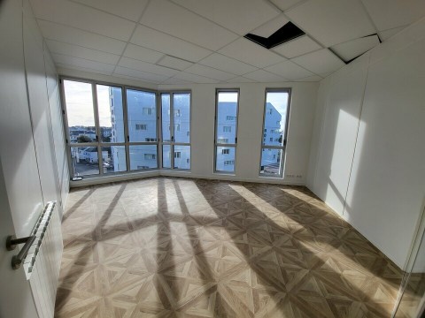 Vente Bureaux / Locaux professionnels, 456 m2 à Saint-Nazaire (44600) en France