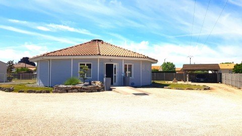 Vente Local commercial idéal pour Club de sport, 150 m2 à Chef-Boutonne (79110) en France
