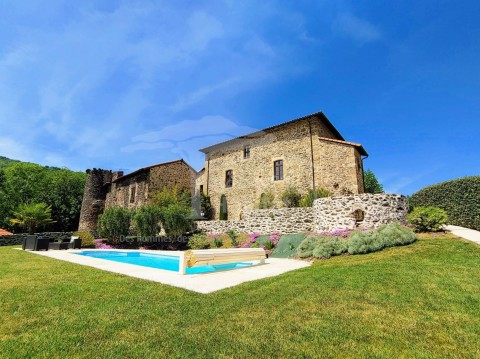 Vente Château de 450 m2 à Capdenac (46100) en France