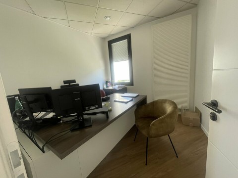 Vente Bureaux / Locaux professionnels, 108 m2 à Chartres (28000) en France