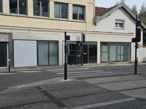 Vente Local commercial , 133 m2 dans l' Indre et Loire (37)