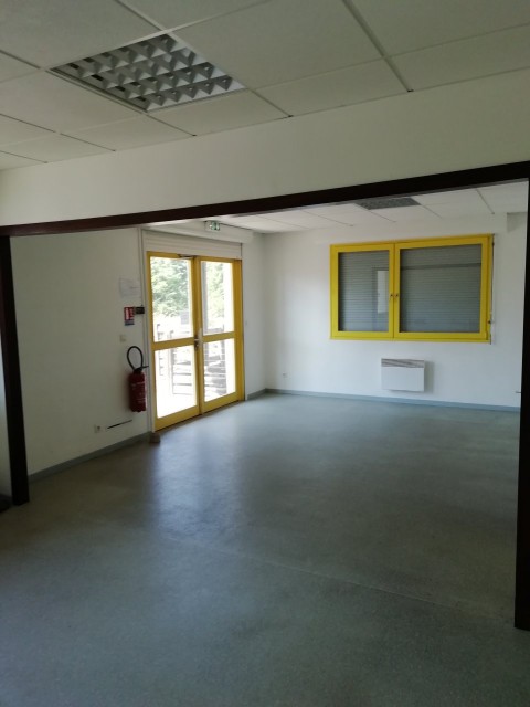 Vente Bureaux / Locaux professionnels, 400 m2 à Saint-Pierre-du-Mont (40280)